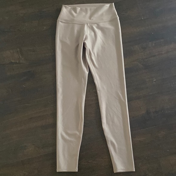 ALO Yoga Other - ALO 7/8 high waisted high waisted buttery soft great condition.